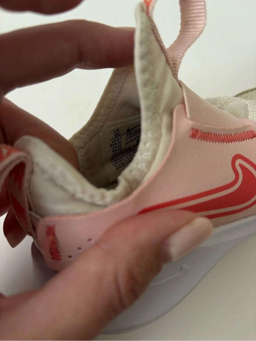 Nike Slip-On Trainer in Light Pink & Coral Swoosh 9C